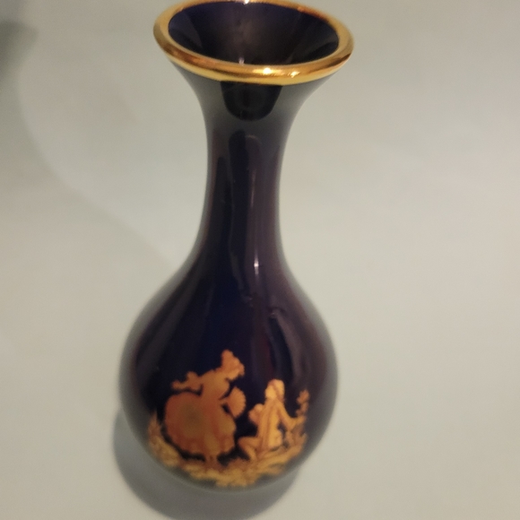 VINTAGE LIMOGES FRANCE COBALT BLUE AND GOLD FINISH SMALL VASE. - Picture 2 of 6